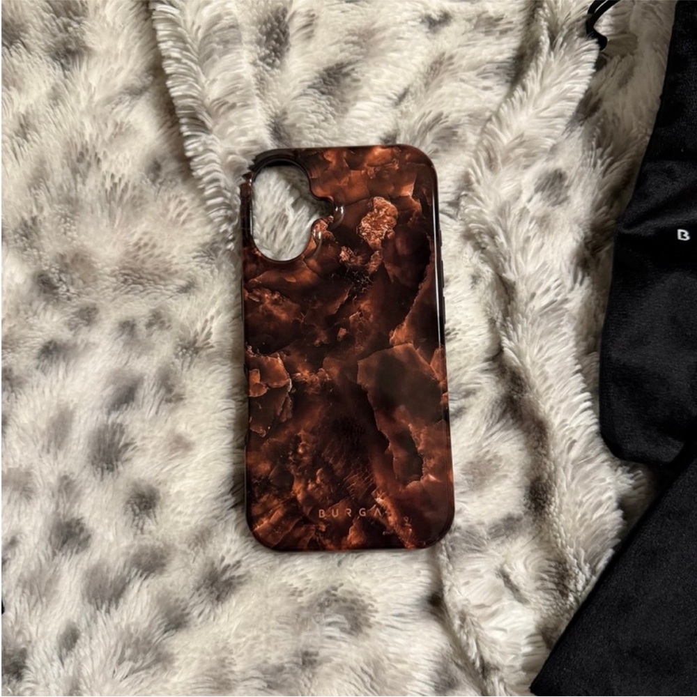 Toasted Chestnut Burga Tough MagSafe IPhone 16 phone case